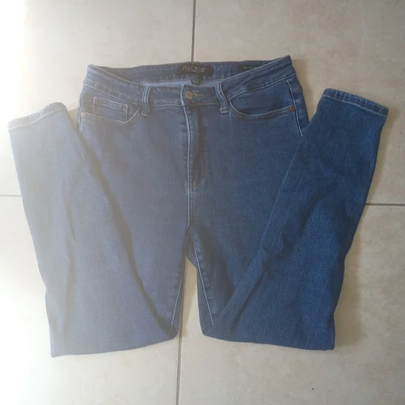 Judy Blue Women's Blue Skinny Fit Jeans - Picture 2 of 6